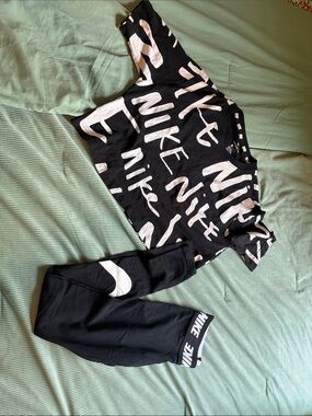 Nike Black and White Graphic Crop Tee with Black Leggings set.
